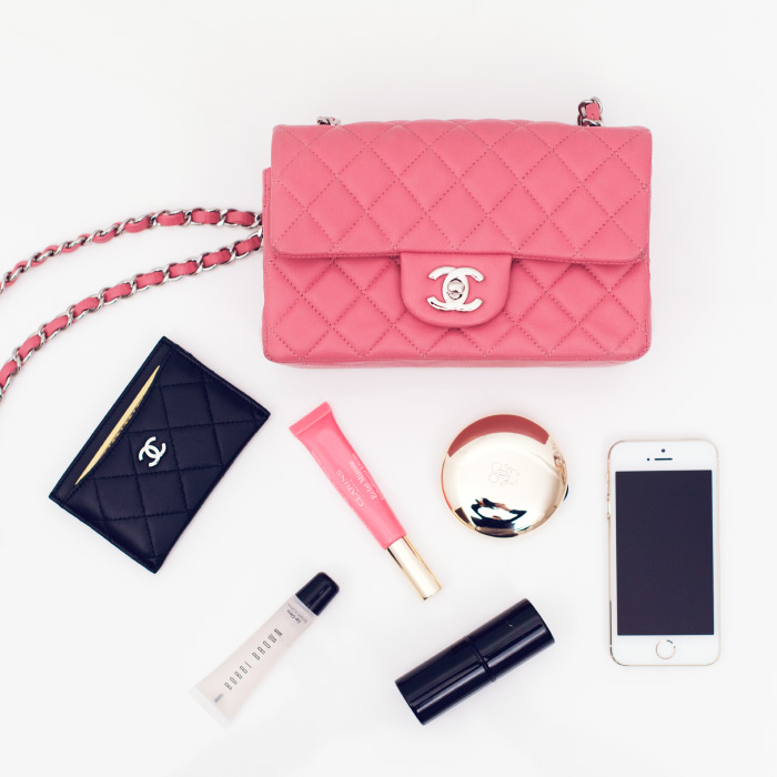 WHAT'S IN MY CHANEL BAG? #shorts #chanel #whatsinmybag 